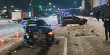 У Луцьку на Карпенка-Карого Ford вилетів на зустрічну смугу і протаранив Volkswagen