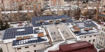 У Луцьку в обласній лікарні встановили 380 сонячних панелей