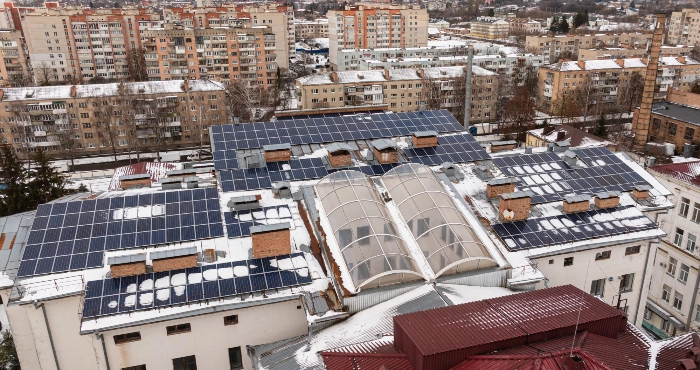 У Луцьку в обласній лікарні встановили 380 сонячних панелей