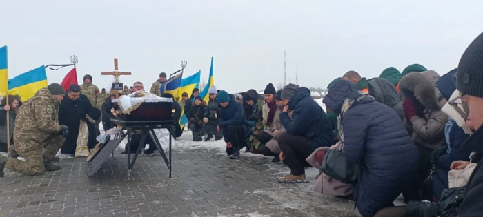У Підгайцях провели в останню путь військовослужбовця Андрія Саєнка