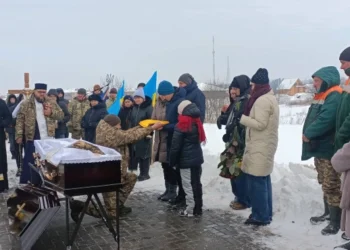 У Підгайцях провели в останню путь військовослужбовця Андрія Саєнка