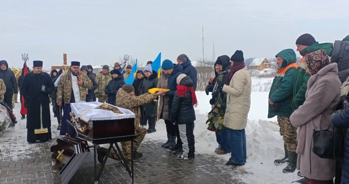 У Підгайцях провели в останню путь військовослужбовця Андрія Саєнка