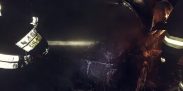 У Ромнах вогнеборці ліквідували загоряння автомобіля