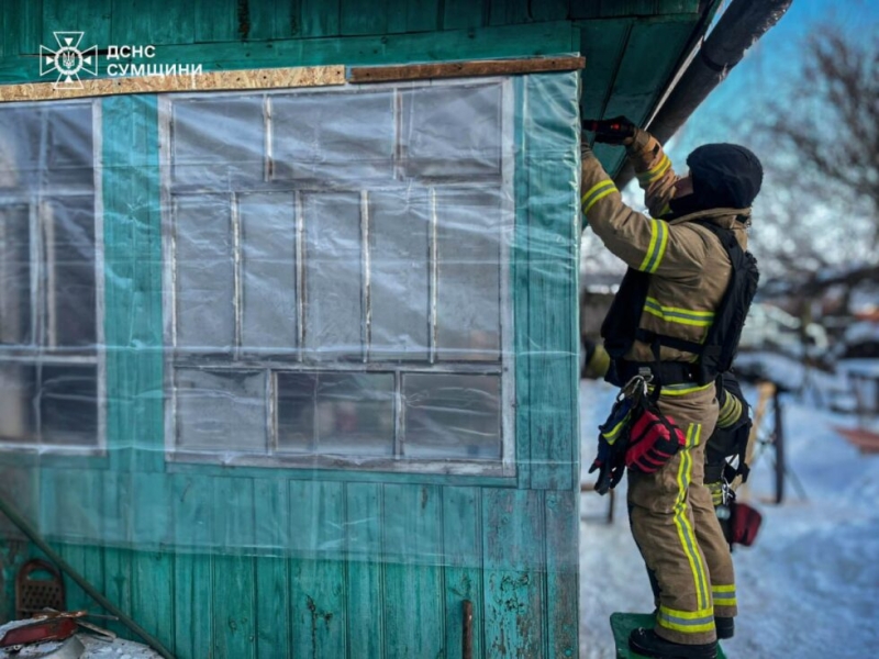 У Шосткинській громаді на місці нічної атаки рятувальники провели аварійно-відновлювальні роботи