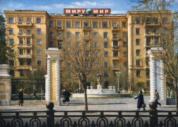 У соцмережі нагадали, як виглядав сквер з фонтаном на центральному проспекті Дніпра (ФОТО)