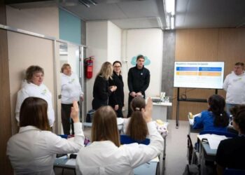 Учителям підвищили зарплати на 30%: цього тижня педагоги отримають перші збільшені виплати