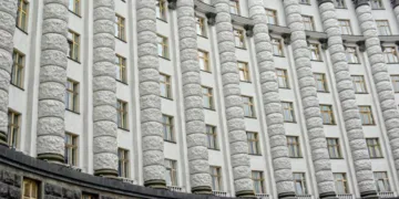 Уряд рекомендував школам перейти на дистанційне навчання або продовжити канікули через погіршення погоди