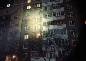 Внаслідок нічної атаки у Космічному районі постраждали 4 багатоквартирні будинки