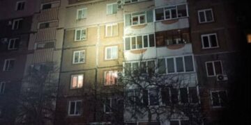 Внаслідок нічної атаки у Космічному районі постраждали 4 багатоквартирні будинки