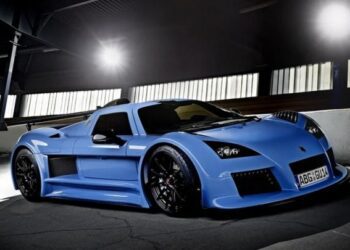 Їх існує лише 60: в Україну привезли екстремальний 750-сильний суперкар Gumpert (ФОТО)