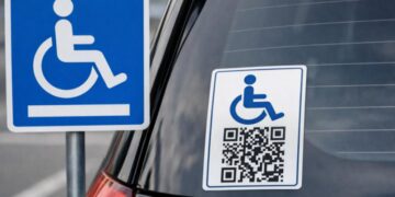 Паркування для людей з інвалідністю: в Україні запроваджують QR-коди та більші штрафи