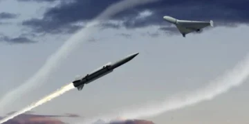 У Києві та області чутно вибухи, працює ППО