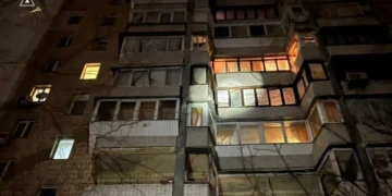 Росія вдарила балістичними ракетами по Києву: двоє поранених (оновлюється)