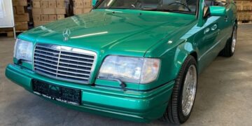 30-річна капсула часу: рідкісний Mercedes-Benz E320 1996 року оселився в Україні (ФОТО)