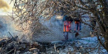 На Харківщині сталася масштабна пожежа через обстріли росіян