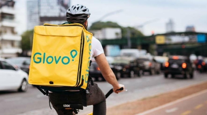 Українці скаржаться на великі списання в Glovo: замість чайових &mdash; тисячі гривень