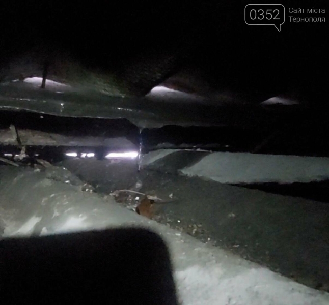 Два тижні потопу без допомоги: у Тернополі мешканці звинувачують "Будсервіс" у бездіяльності (ФОТО)