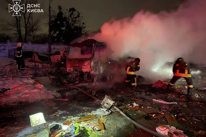 Удар по Києву: рятувальники показали наслідки (фото, відео)