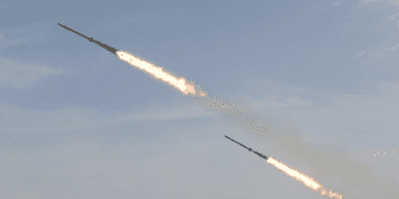 Маневр ракети на Тернопіль: мешканців закликають негайно перейти в укриття