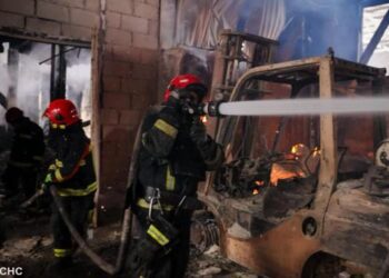 Під завалами підприємства на Харківщині продовжують шукати тіла людей