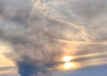 Сили оборони уразили нафтобазу у Луганську: виникла пожежа