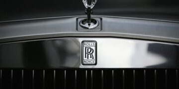 Імпорт люксових автомобілів в Україну впав утричі