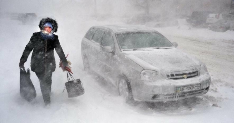 Сніговий удар 15 лютого: водіїв попереджають про ожеледицю та хуртовини