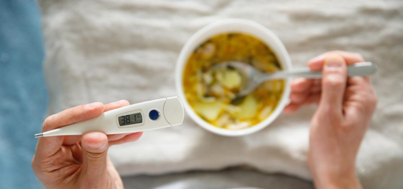 Бабусин рецепт чи наука: що каже дієтолог про курячий бульйон під час застуди