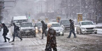 Крижаний удар: в Україні прогнозують сильні снігопади та ожеледицю на дорогах