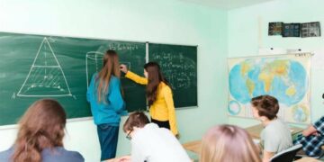 “Поставте освітню реформу на паузу”: Франківськ звернувся до держави