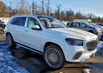 Mercedes-Maybach GLS без пошкоджень виставили на аукціон у США (ФОТО)