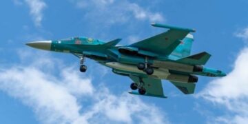 Ворог бомбардував село у Запорізькому районі, постраждала людина