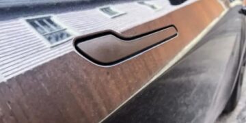 Китай затвердив заборону висувних дверних ручок у електромобілях