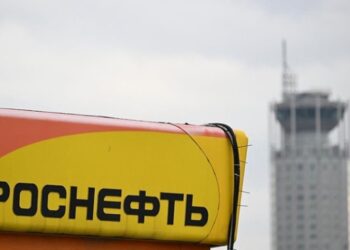 Нафтогазові доходи РФ у лютому скоротяться вдвоє – ЗМІ