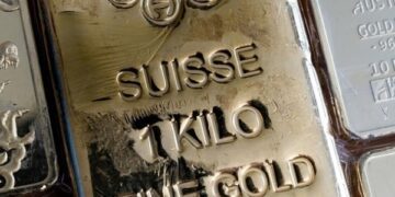 Золото і срібло продовжують стрімко дешевшати