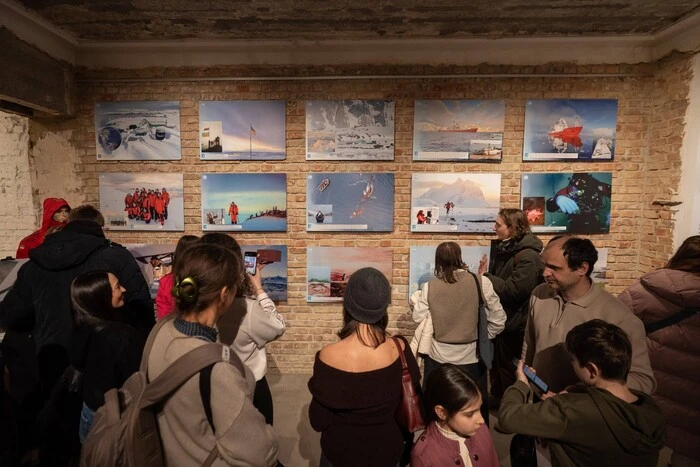 30 років в Антарктиці: у Києві відкрилася фотовиставка про українських полярників