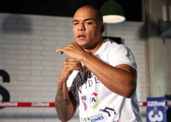 Вордлі близький до захисту титулу проти колишнього чемпіона