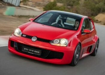 Volkswagen відроджує Golf W12: він розганяється до сотні швидше за більшість спорткарів (ФОТО)