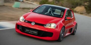 Volkswagen відроджує Golf W12: він розганяється до сотні швидше за більшість спорткарів (ФОТО)