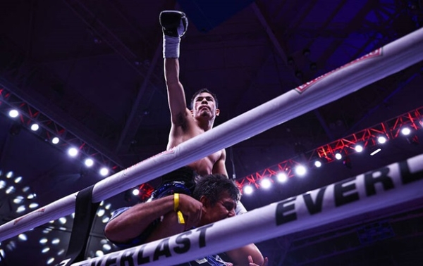 Медина успішно захистив титул у найлегшій вазі