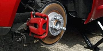 Чому гальма авто починають скріпити
