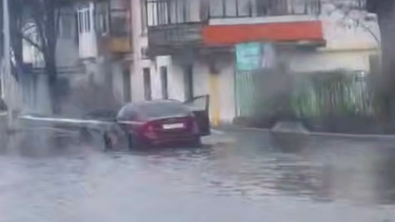 Луганськ після відлиги пішов під воду: окупанти називають це &ldquo;Венецією&rdquo;, - ФОТО