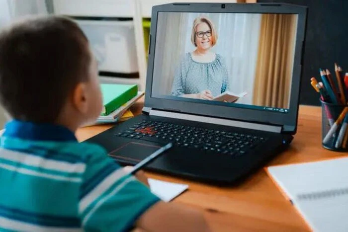 Освітній колапс на лівому березі: які школи та садки Києва йдуть на дистанційку (список)