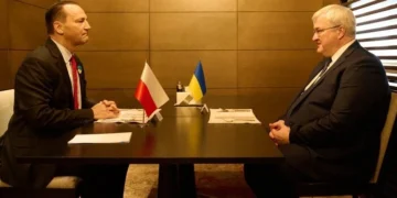 Сікорський у четверті роковини вторгнення приїхав до Києва: головні теми переговорів