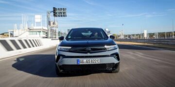 Opel відроджує культову спортивну модель: якою буде нова електрична Corsa GSE (ФОТО)