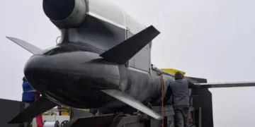 Один з найбільших арсеналів та ракетний завод: ракети “Фламінго” влучно вдарили по РФ