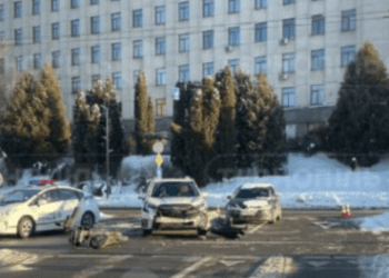 ДТП в центрі Тернополя: постраждав кур’єр Glovo