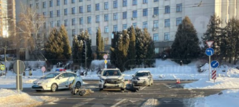 ДТП в центрі Тернополя: постраждав кур&rsquo;єр Glovo