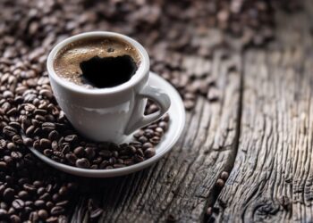 Вчені пов’язали вживання кави з повільнішим старінням мозку