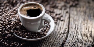 Вчені пов’язали вживання кави з повільнішим старінням мозку